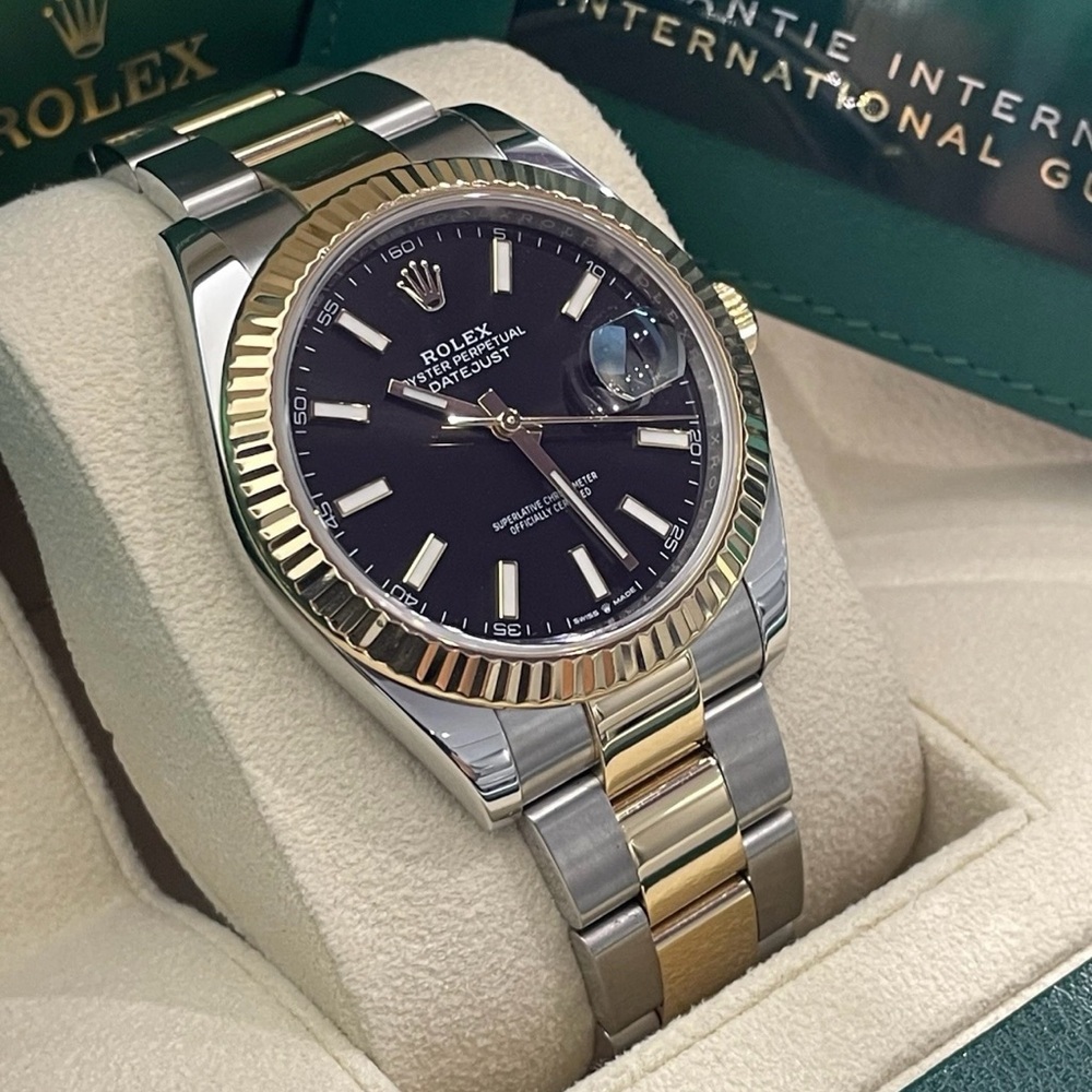 Rolex Datejust Watch - Black and Gold - Picture 3 of 9